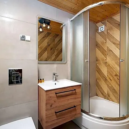 Jelonek - Ogrzewane, Klimatyzowane, Balia-jacuzzi Lodge *