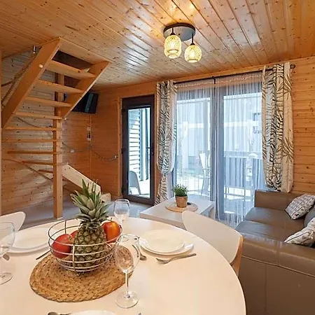 Lodge Jelonek - Ogrzewane, Klimatyzowane, Balia-jacuzzi Władysławowo